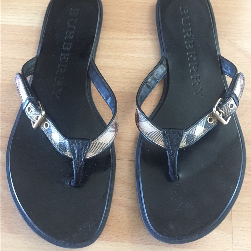 Burberry flats flip flops sandals